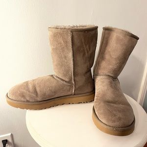 Women’s UGG Classic Short II Boots Size 10
